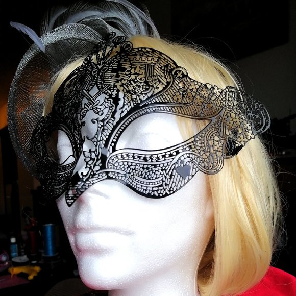 Metal die-cut mask - Picture 4 of 6